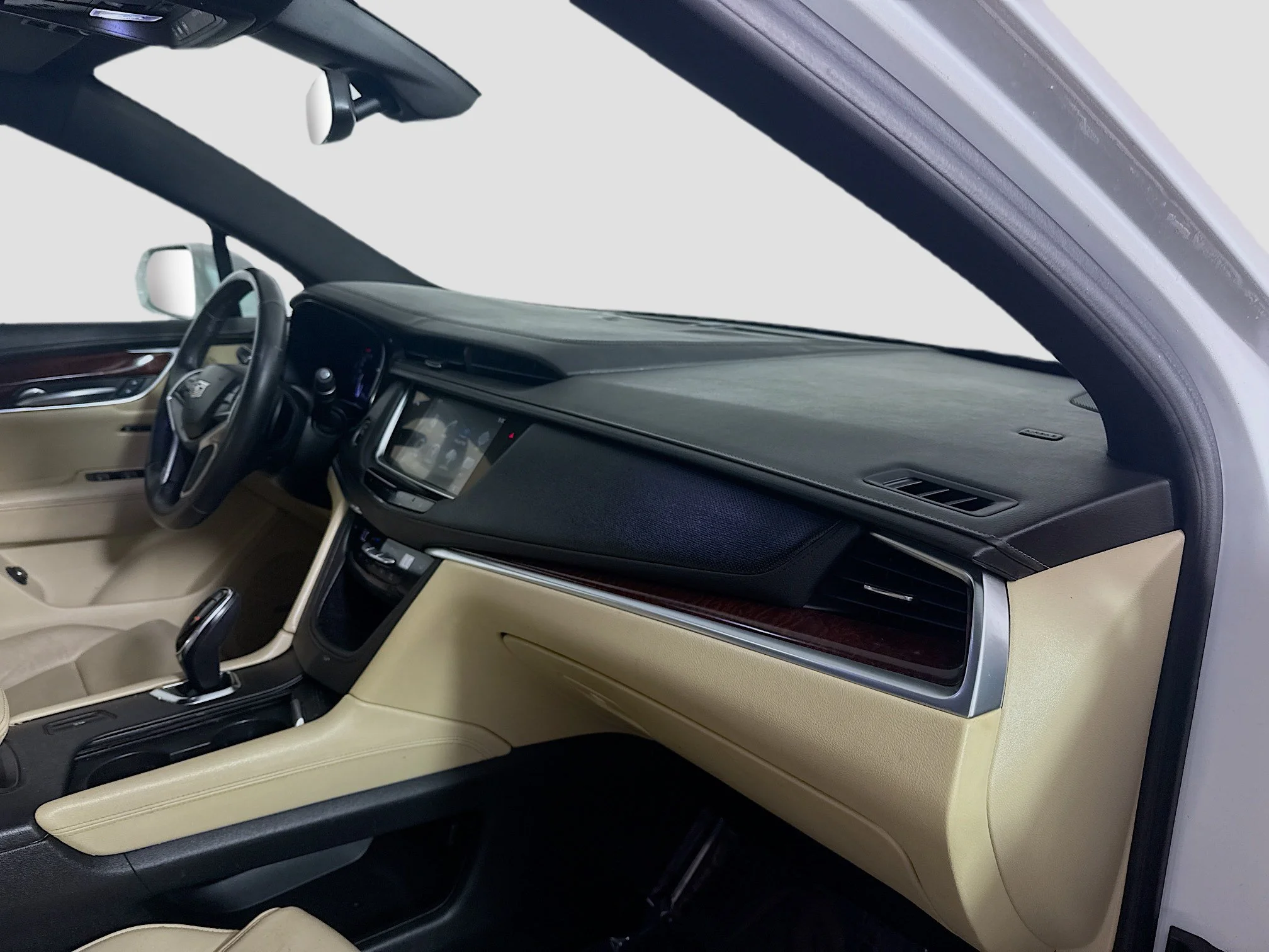 Used 2018 Crystal White Tricoat Cadillac Luxury FWD image 26