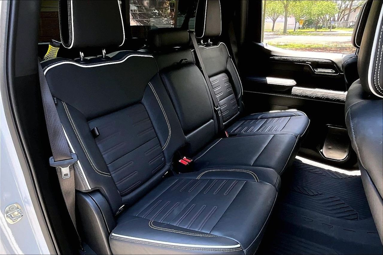 Used 2024 White GMC AT4X image 22