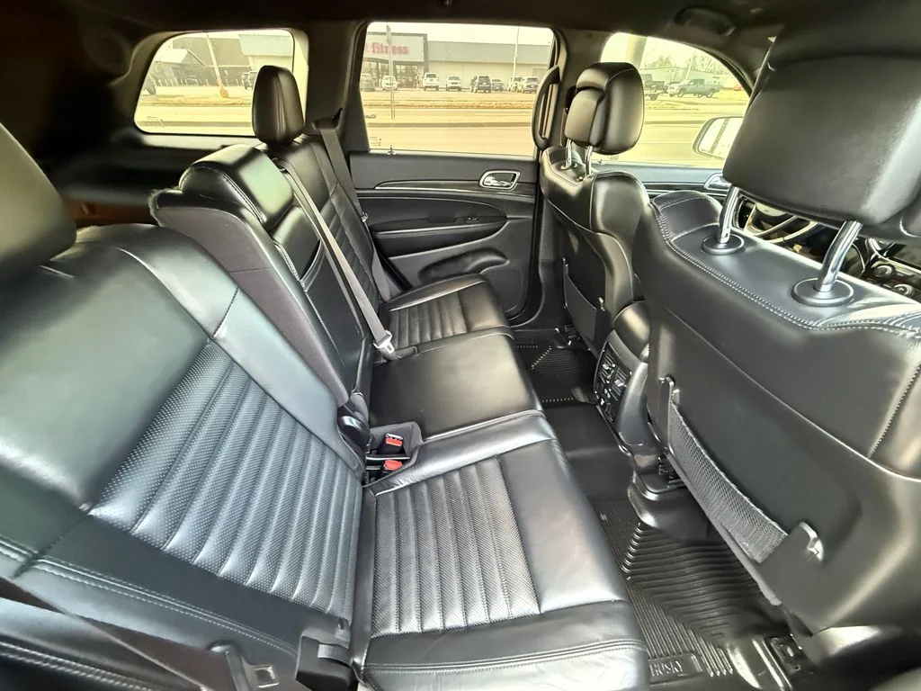 Used 2019 Red Jeep Limited X image 4