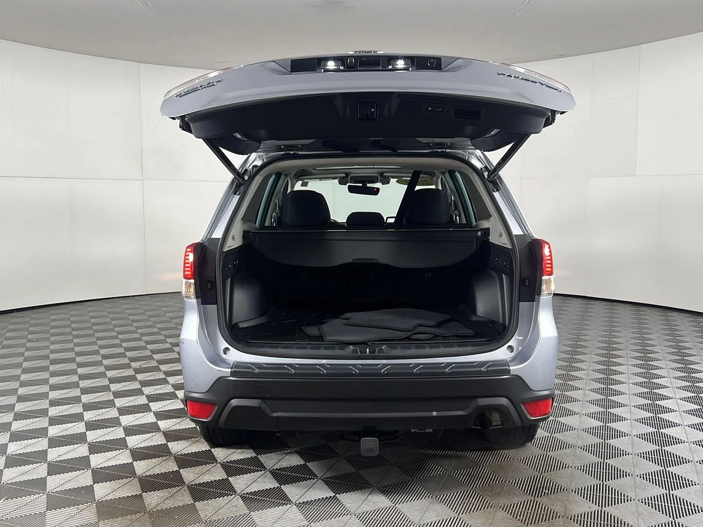 Used 2021 Ice Silver Metallic Subaru Premium image 13