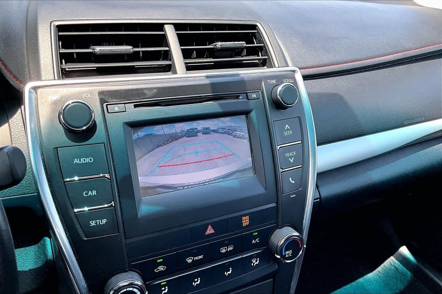 Used 2016 Creme Brulee Mica Toyota SE image 29
