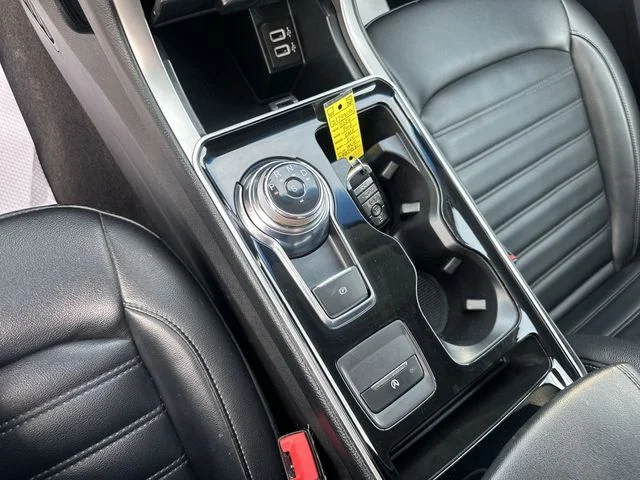 Used 2019 White Platinum Clearcoat Metallic Ford SEL image 23