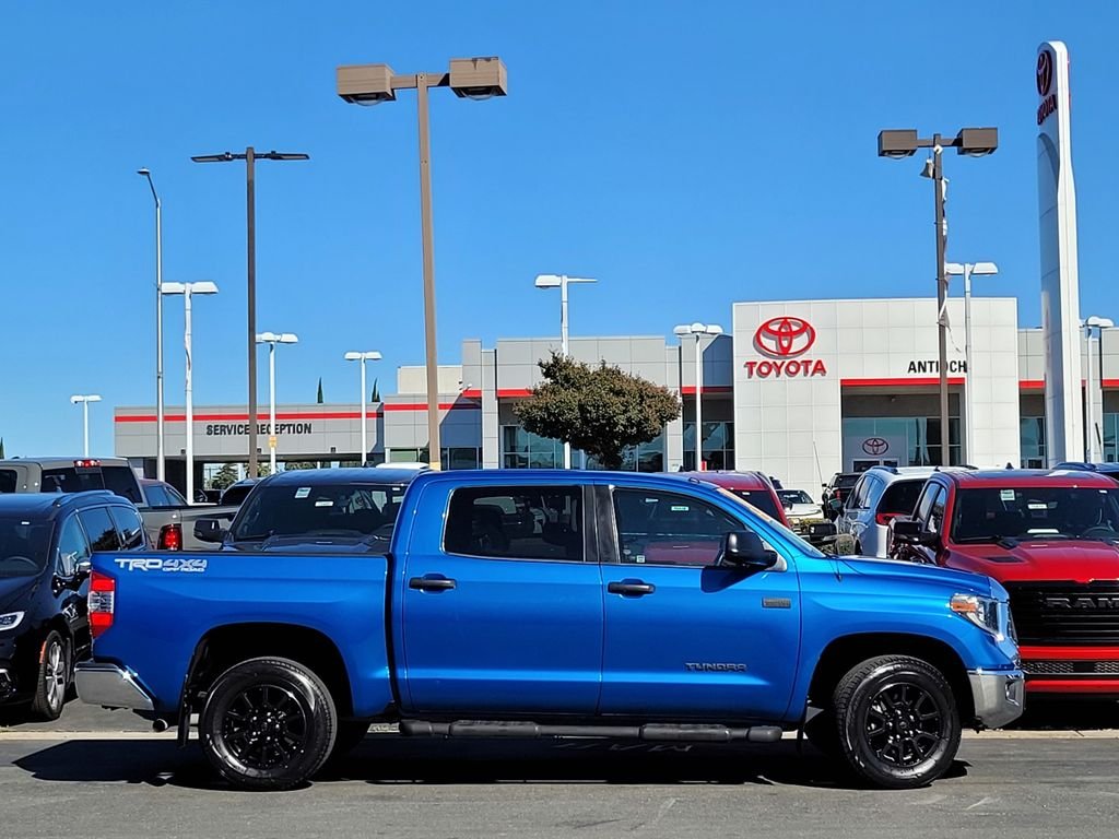 Certified Used 2018 Blue Toyota SR5 image 3
