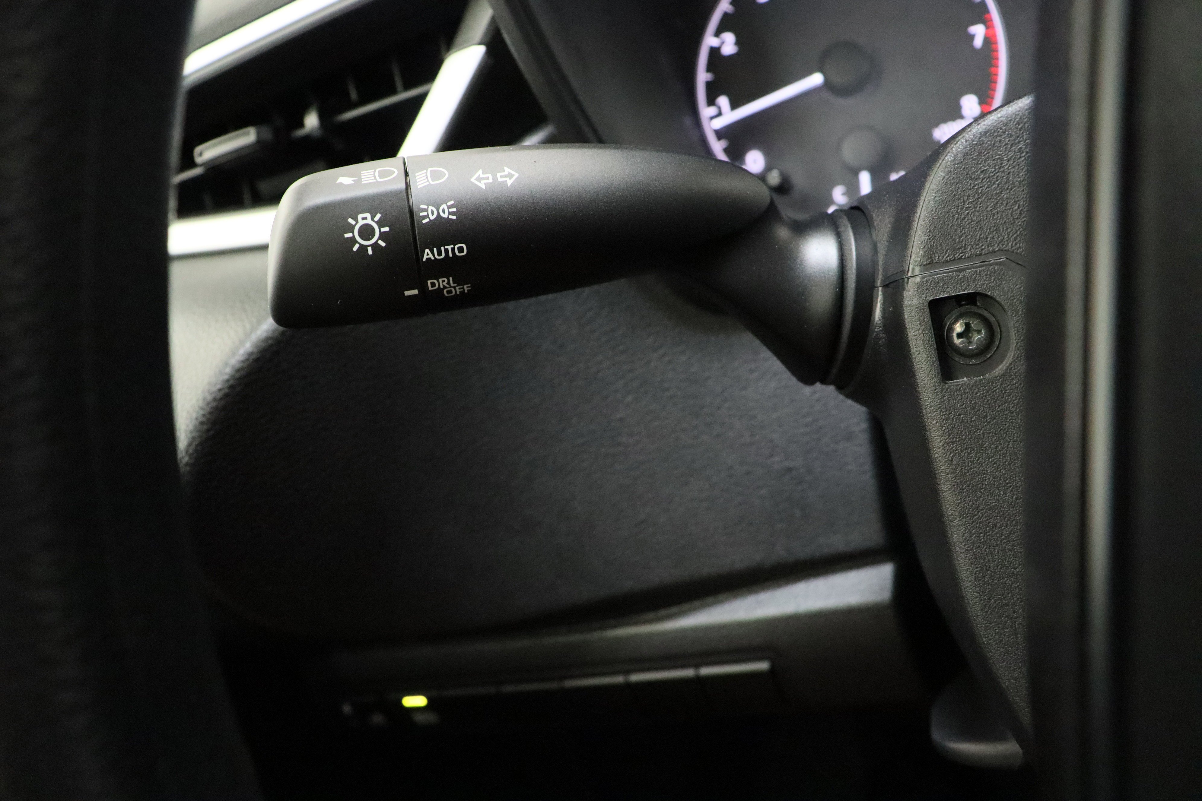 Used 2025 Ice Cap Toyota LE 2.0L image 22
