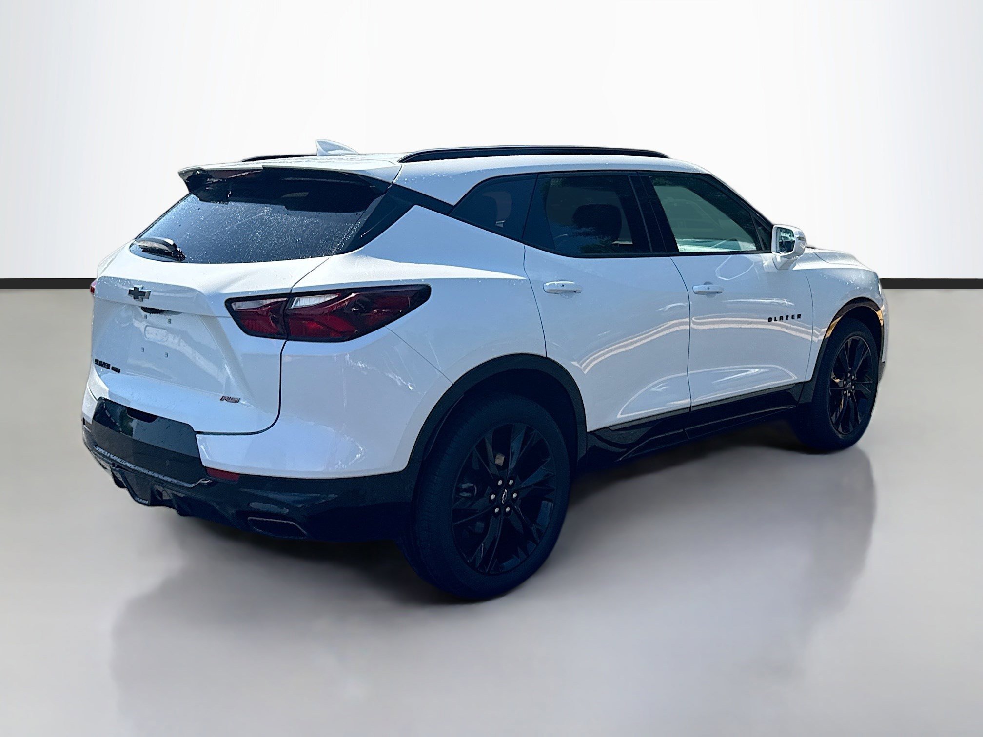 Used 2020 Iridescent Pearl Tricoat Chevrolet RS image 7