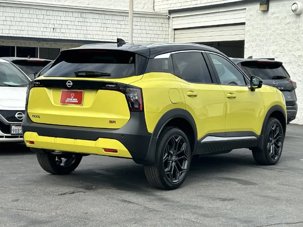 New 2026 Yuzu Yellow Metallic / Super Black Two-tone Nissan SR image 4