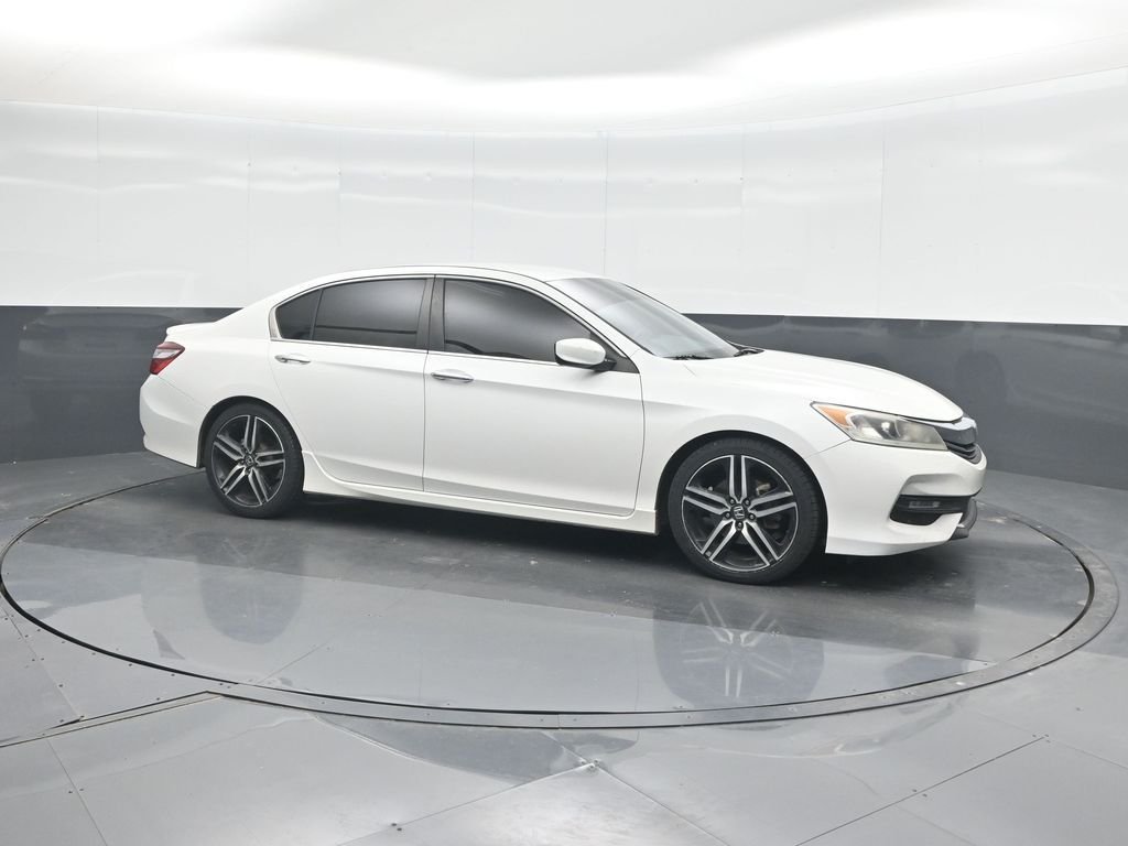 Used 2016  Honda Sport image 11