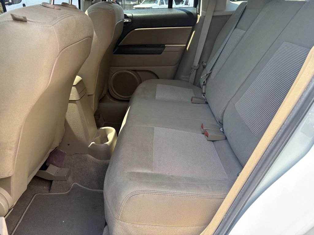 Used 2016 White Jeep Latitude image 10