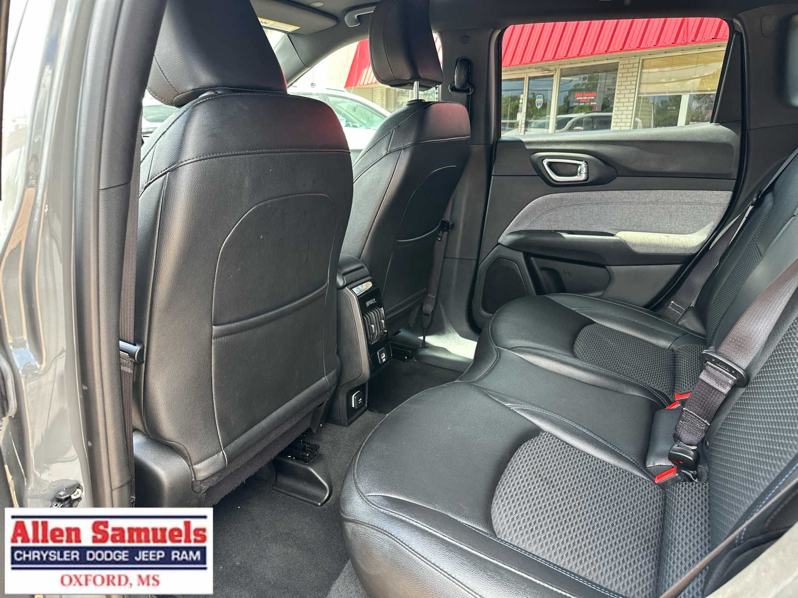 Used 2024 Sting-Gray Clearcoat Jeep Latitude image 12