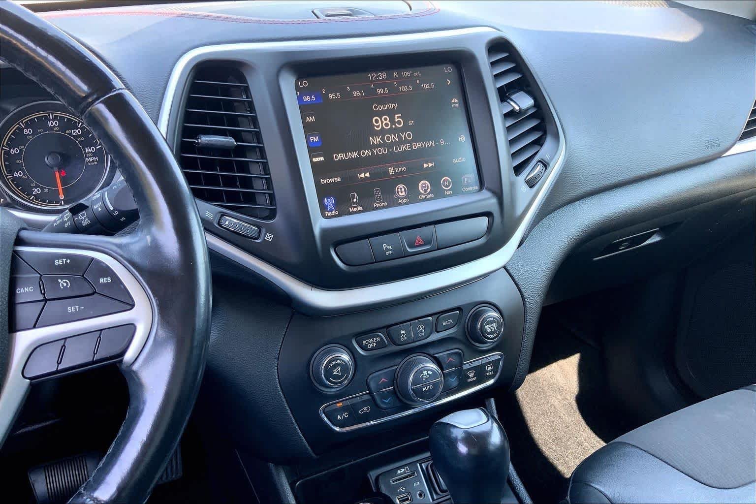 Used 2018 Granite Crystal Metallic Clearcoat Jeep Trailhawk image 7