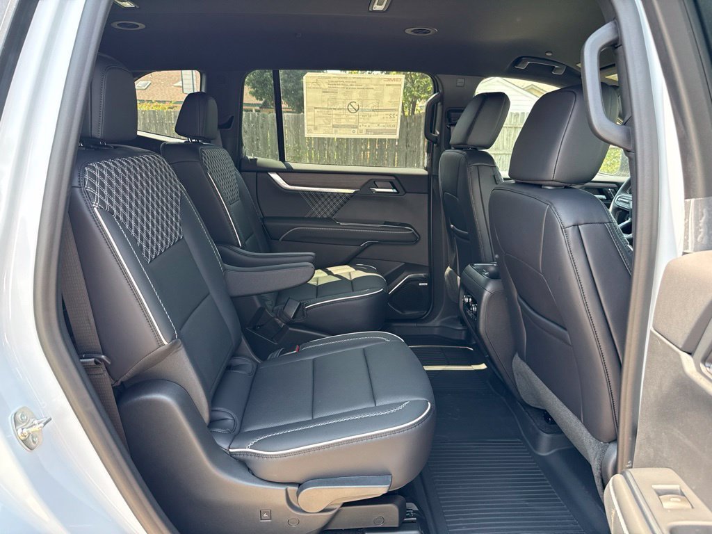 2026 GMC Acadia Denali - Photo 22