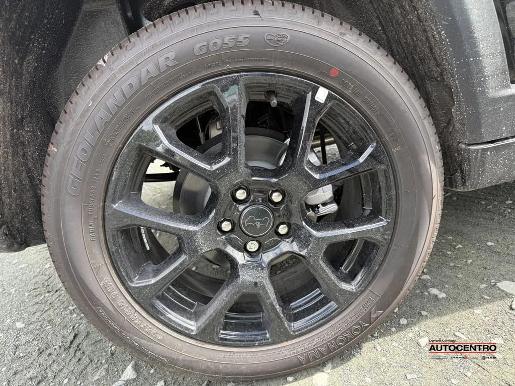 New 2026 Diamond Black Crystal Pearl Coat Jeep  image 6