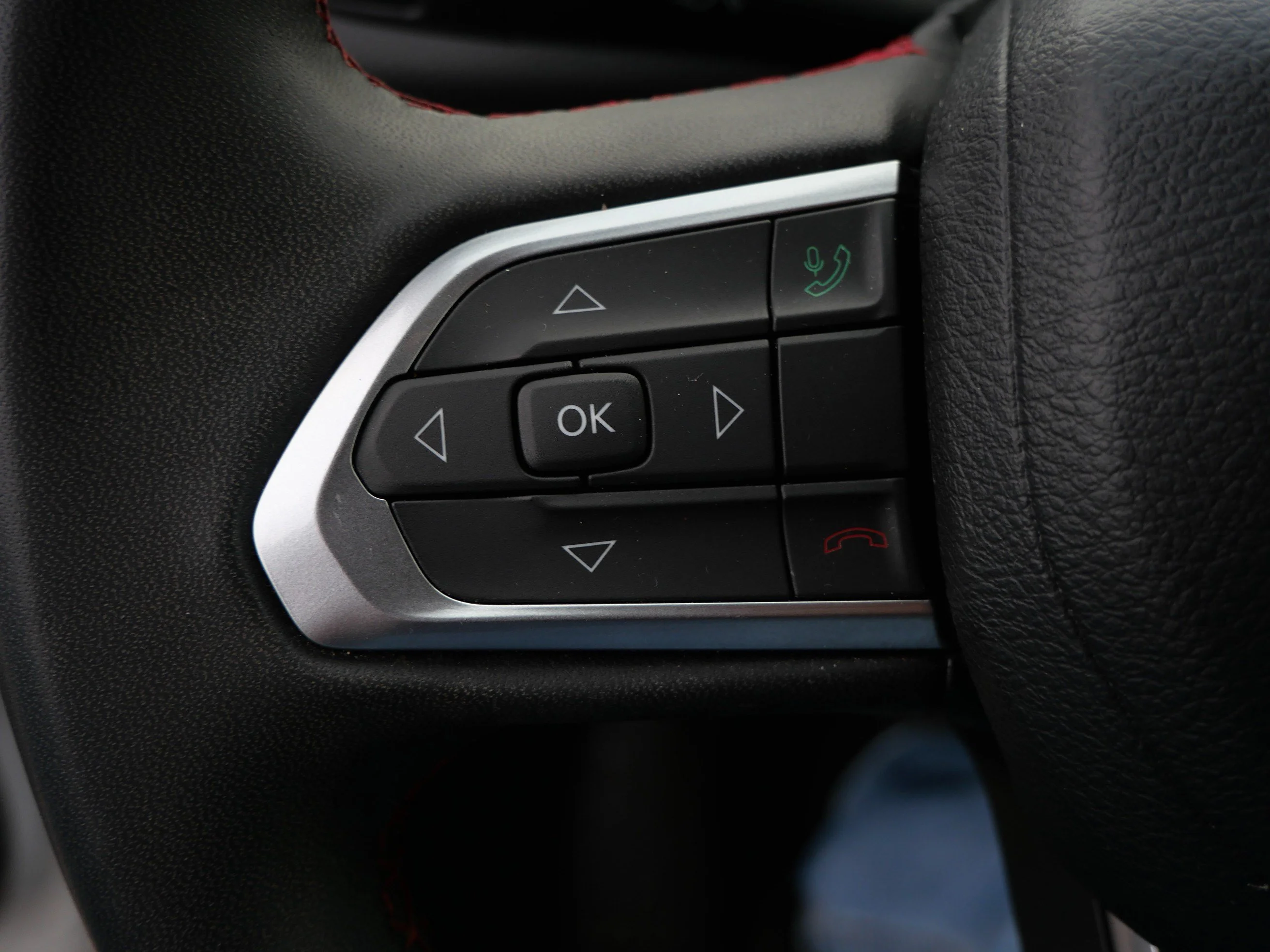 Used 2023 Bright White Clearcoat Jeep Trailhawk image 27
