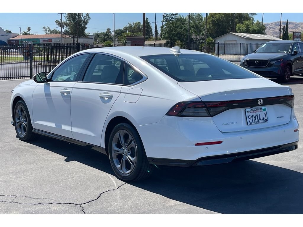Used 2026 Platinum White Pearl Honda EX-L image 3