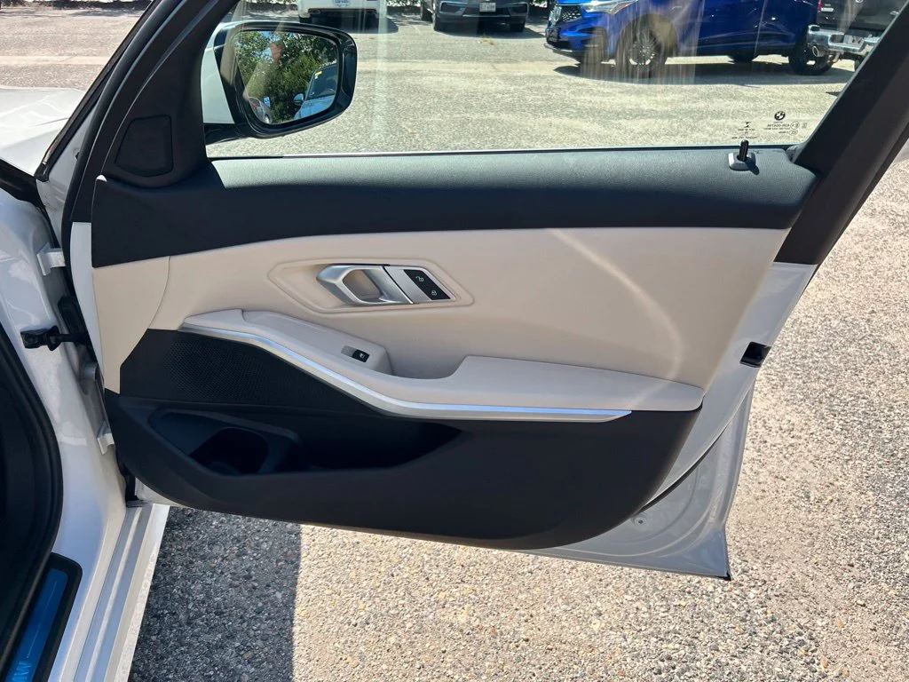 Used 2021 White BMW 330i xDrive image 27