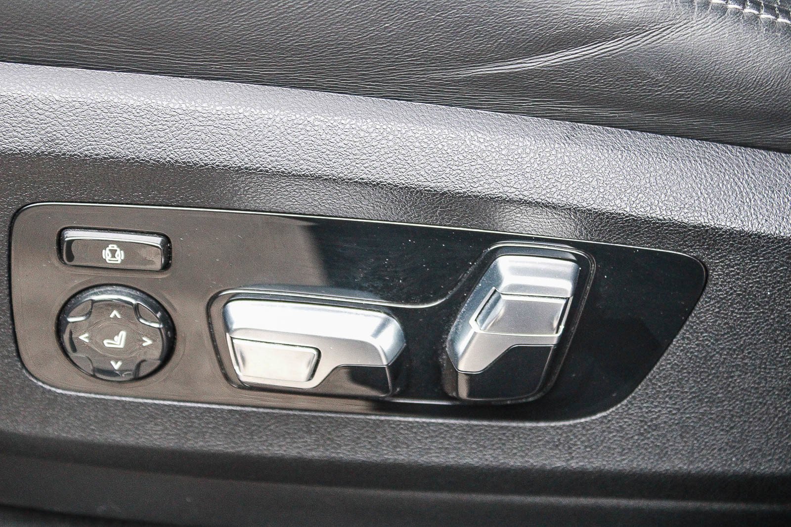Used 2021 Donington Grey Metallic BMW Base image 17