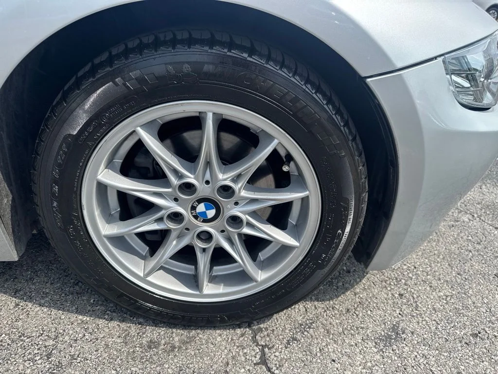 Used 2004 Gray BMW 2.5i image 36