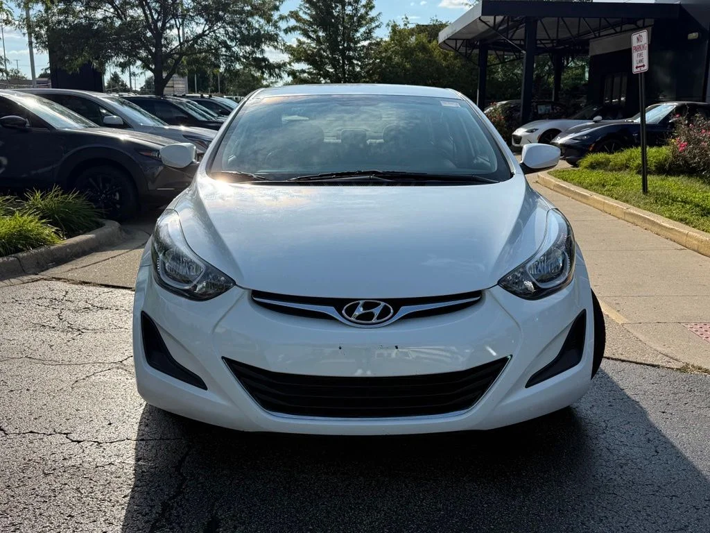 Used 2016 White Hyundai SE image 2