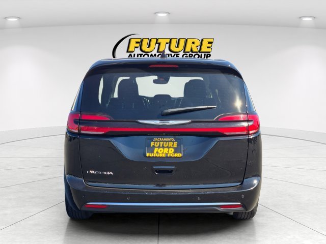 Used 2024 Black Chrysler Touring L image 5