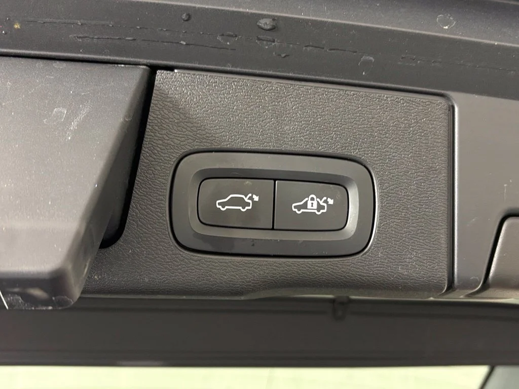 Used 2024 Blue Volvo T8 Plus Dark Theme image 36