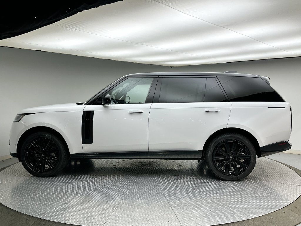 New 2027 Fuji White Land Rover SE image 2