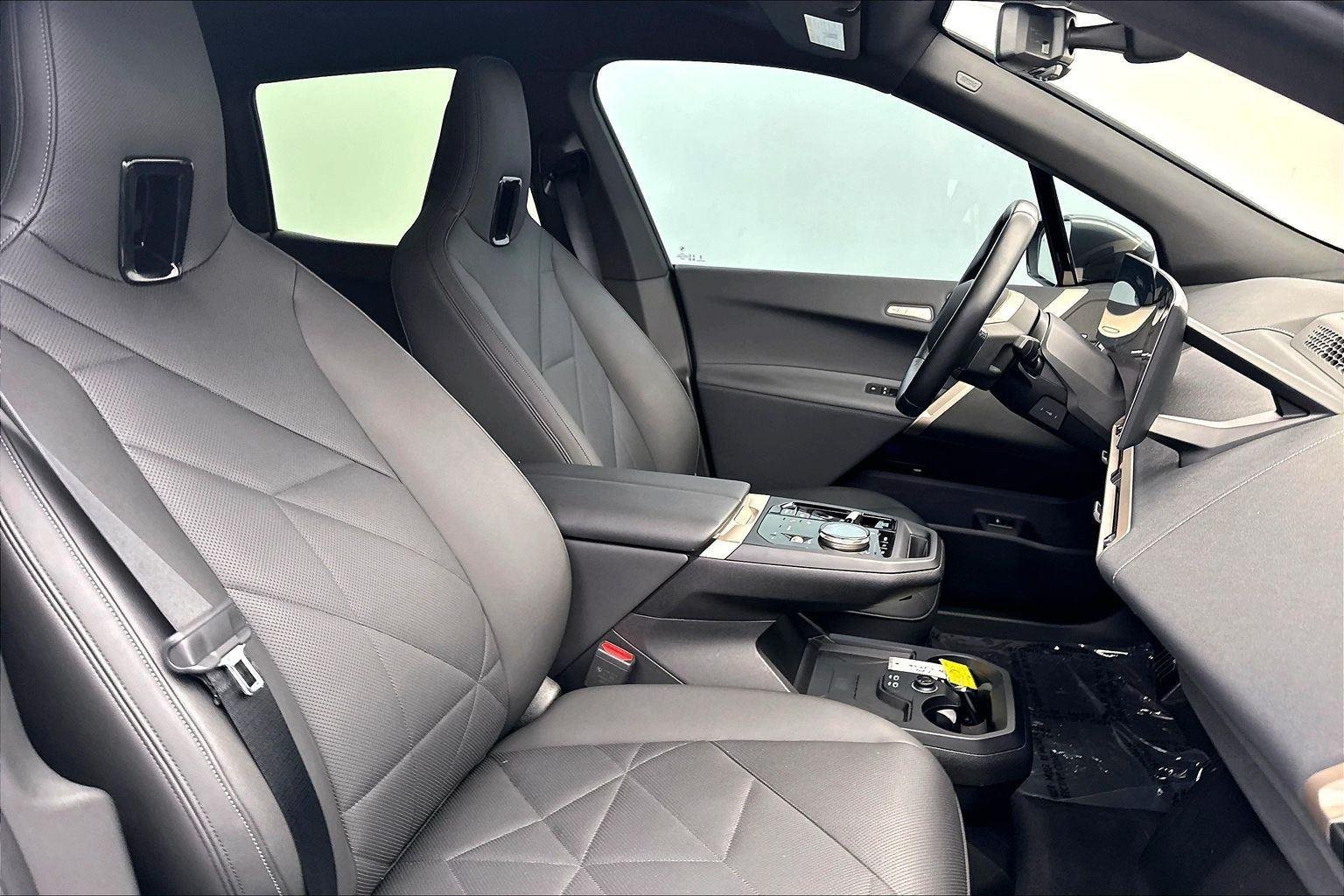 Used 2023 Oxide Grey Metallic BMW xDrive50 image 31
