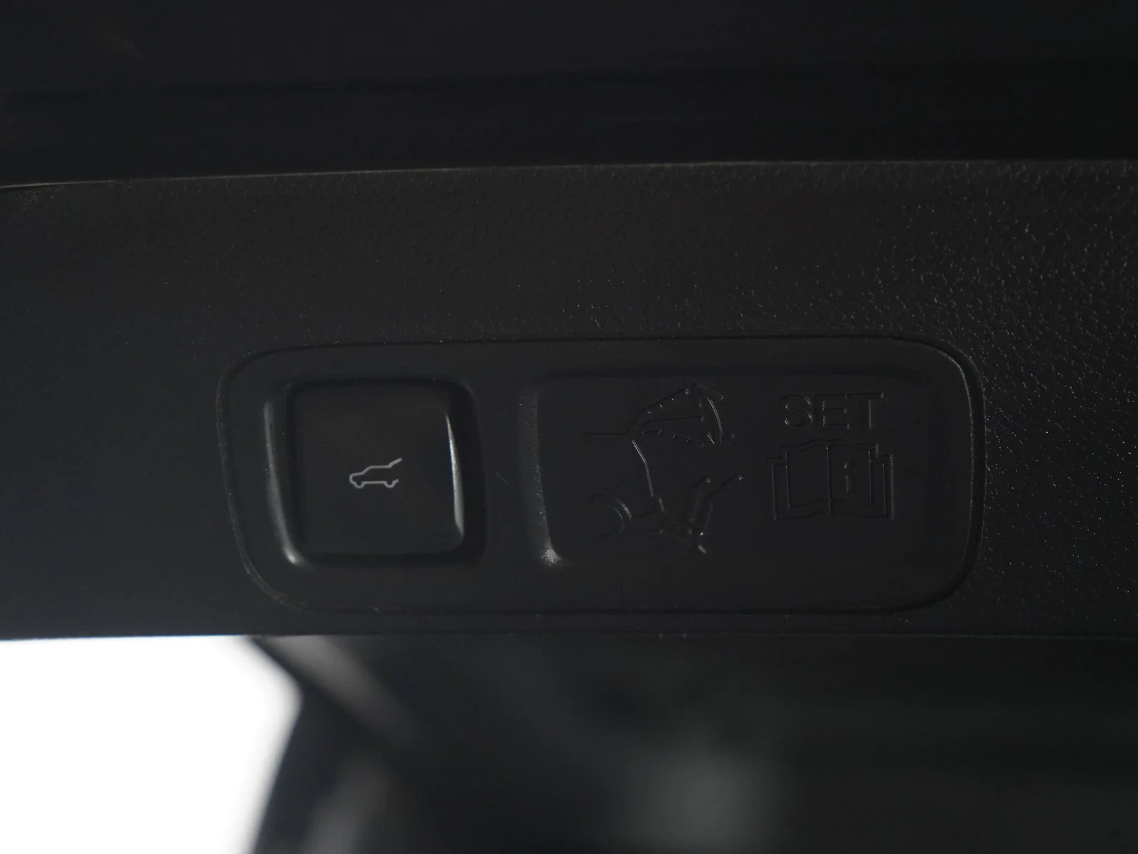 Used 2018 Shadow Black Ford Platinum image 18