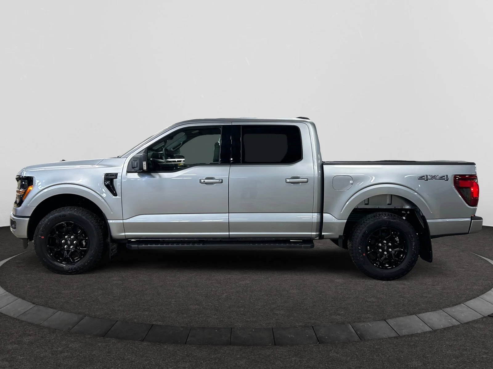 New 2026 Iconic Silver Metallic Ford XLT image 2
