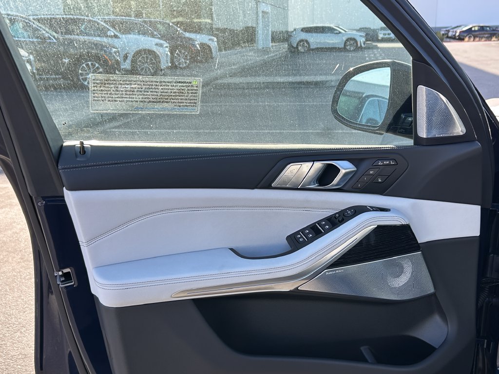 New 2027 Tanzanite Blue II Metallic BMW xDrive40i image 11