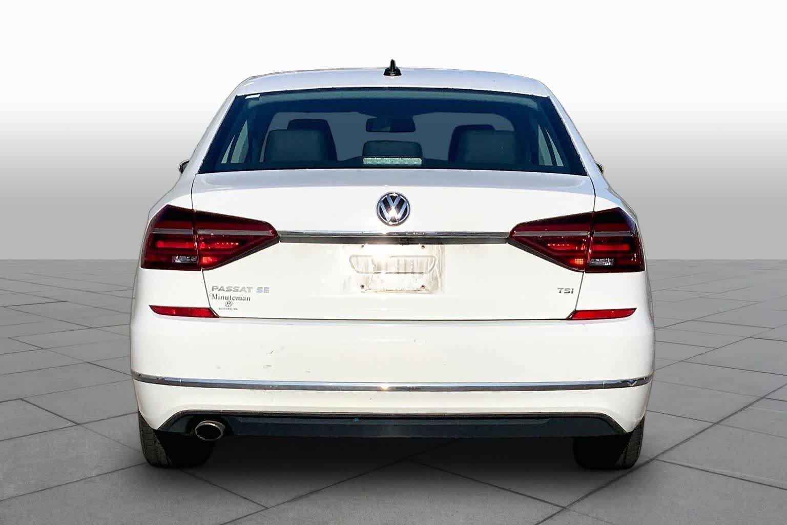 Pre-Owned 2017 Volkswagen Passat 1.8T SE