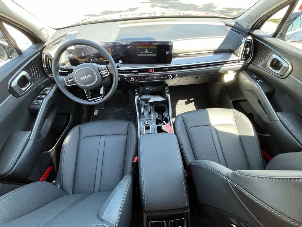 2025 Kia Sorento EX - Photo 18