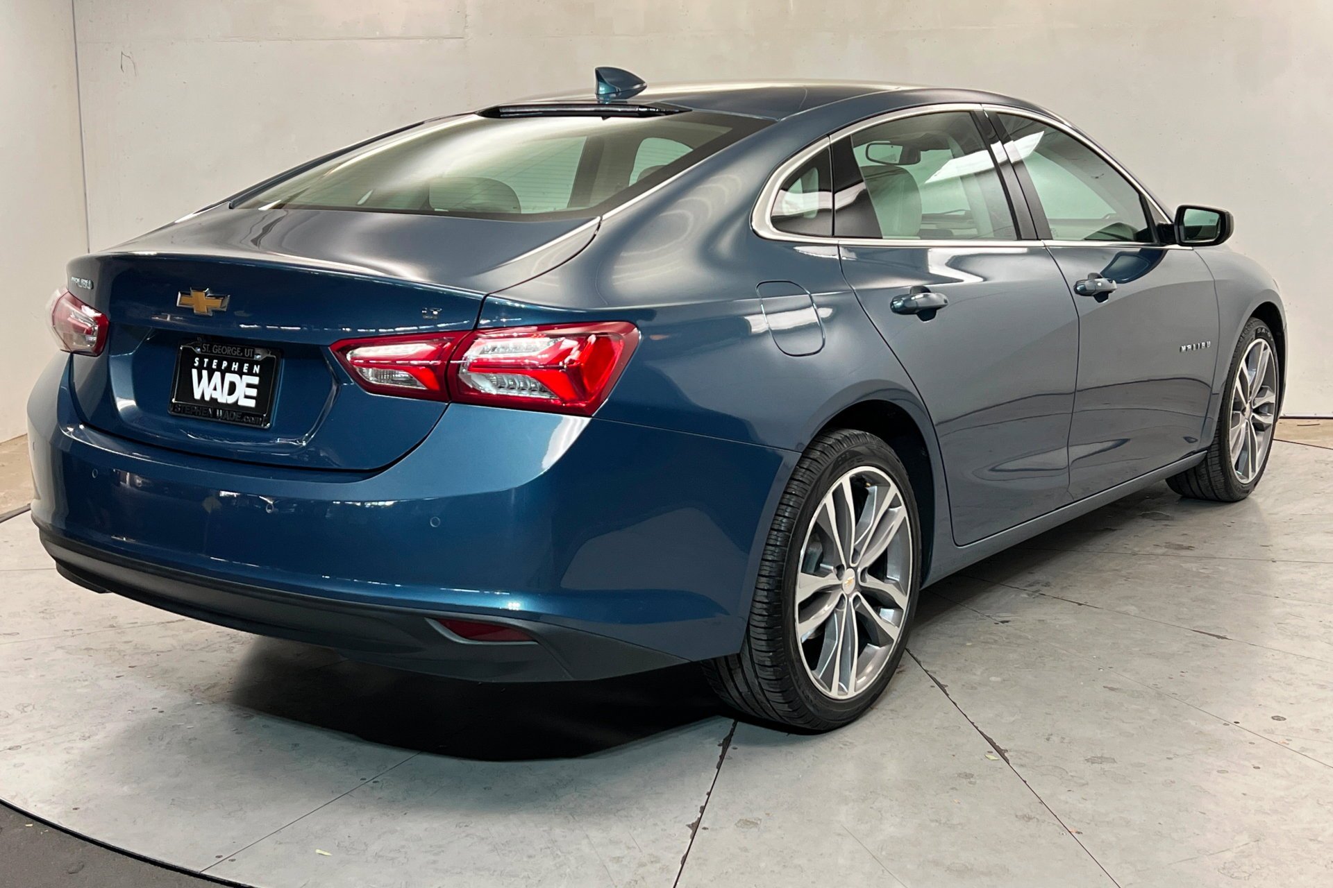 Used 2024 Lakeshore Blue Metallic Chevrolet LT image 6