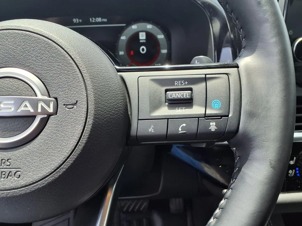 Used 2025 White Nissan Platinum image 11