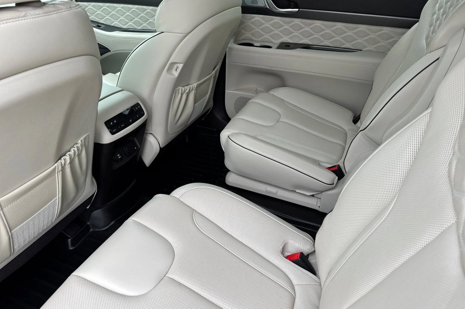 Used 2020 Hyper White Hyundai Limited image 15