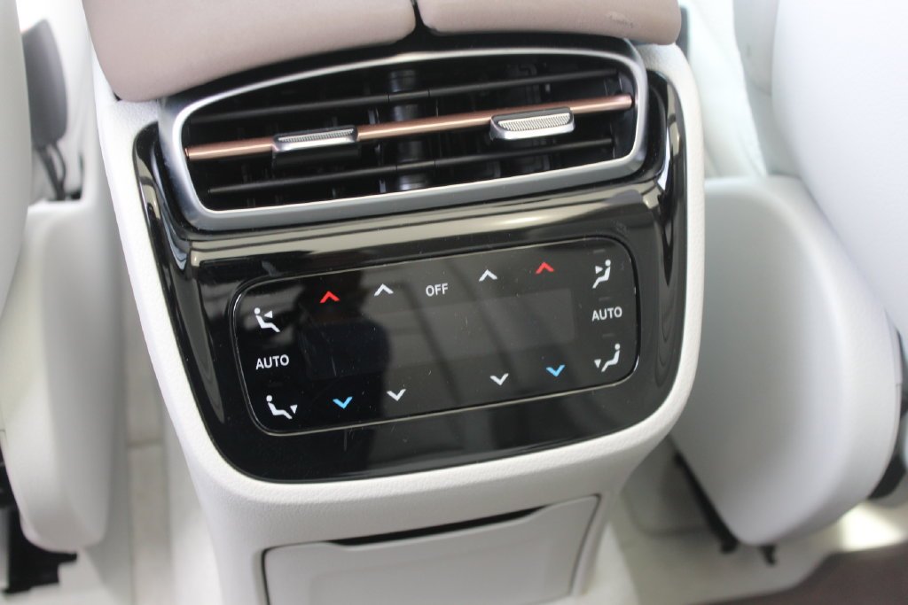 Used 2023  Mercedes-Benz 450 image 22