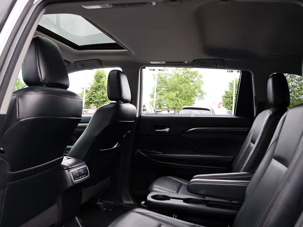 Used 2018 Predawn Gray Mica Toyota Limited image 12