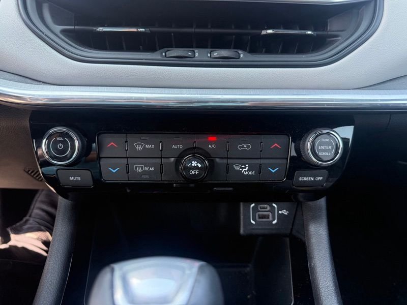 Used 2024 White Jeep Limited image 10