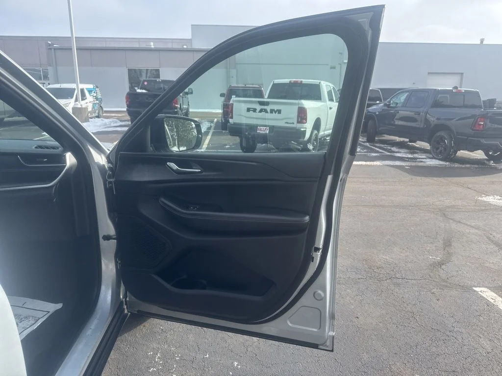 Used 2024 Silver Jeep Altitude image 43