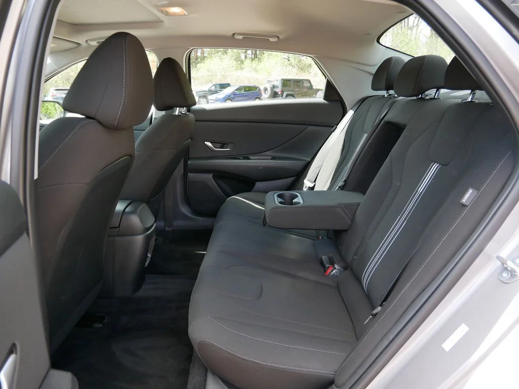 Certified Used 2025  Hyundai SEL Convenience image 11