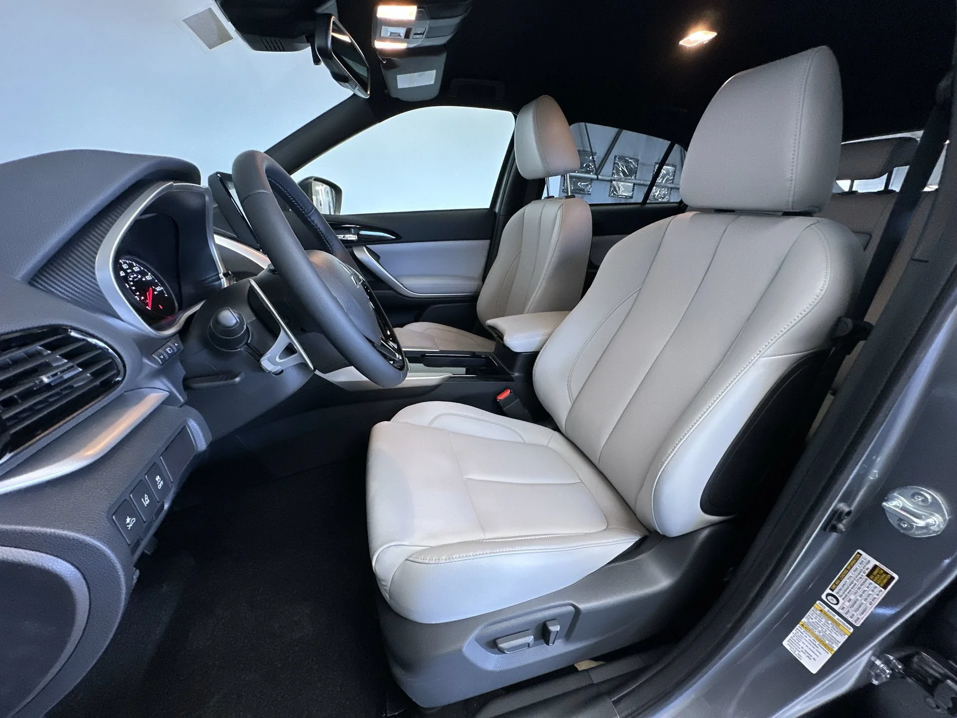 New 2026 Mercury Gray Metallic Mitsubishi SEL image 12