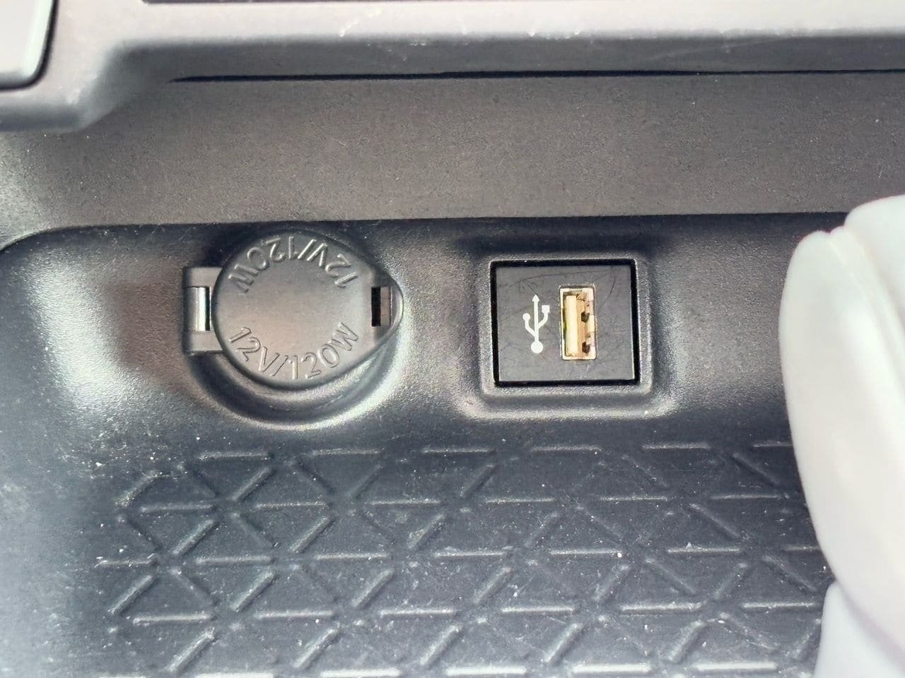 2025 Toyota RAV4 LE - Photo 23