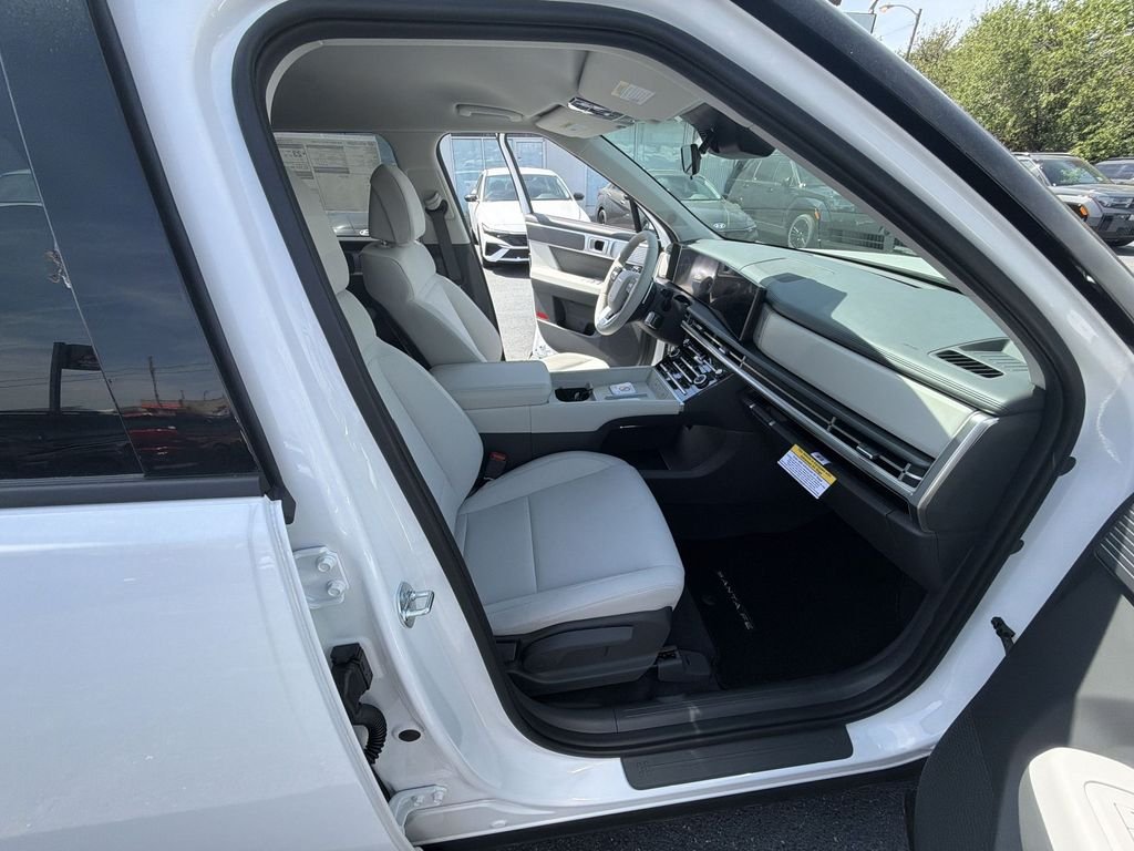 New 2026 White Hyundai SE AWD image 24