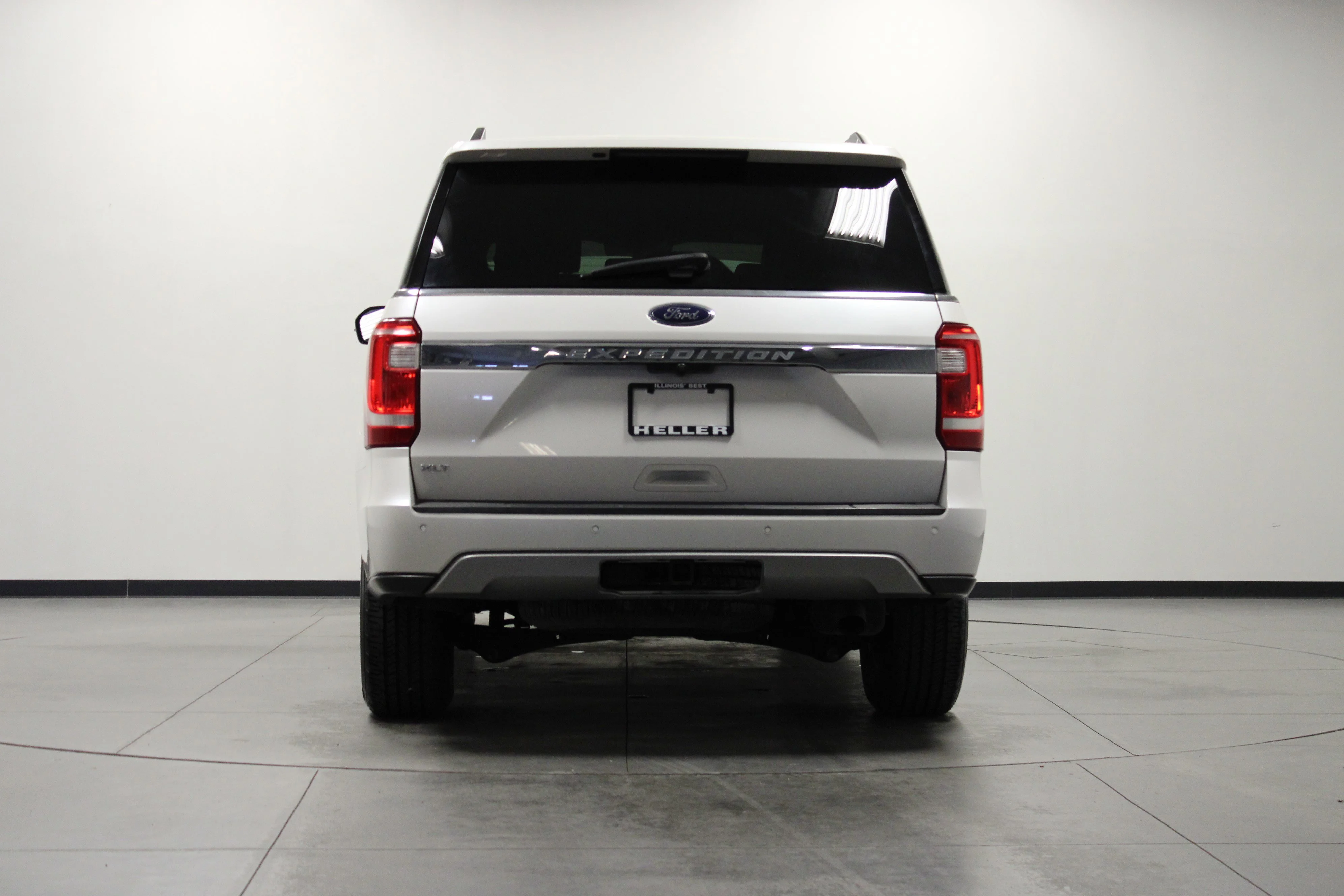 Used 2019 White Platinum Metallic Tri-Coat Ford XLT image 5