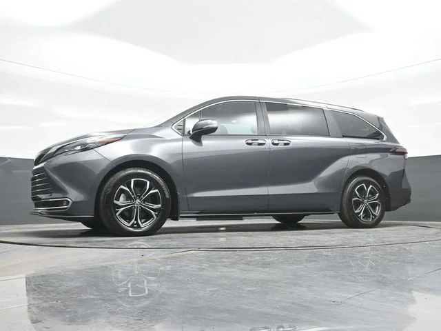 2025 Toyota Sienna Platinum - Photo 21