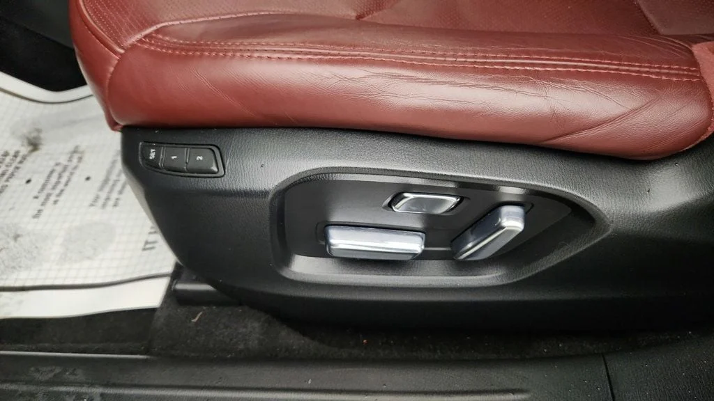 Used 2023 Polymetal Gray Metallic Mazda Carbon Edition AWD image 12