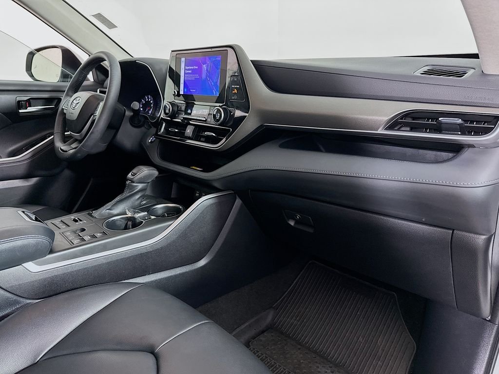 Used 2023 Pearl Toyota XLE image 31
