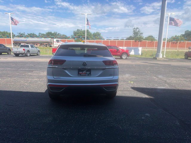 Used 2023 Silver Volkswagen 2.0T SE image 4