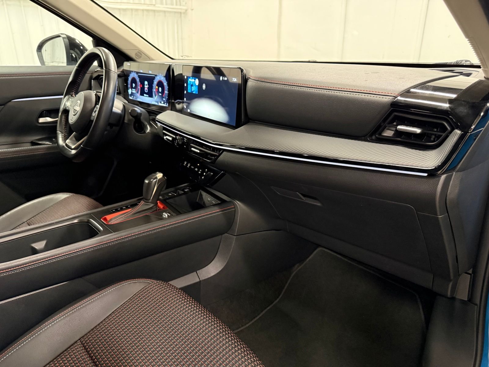 Used 2025 White Nissan SR image 22