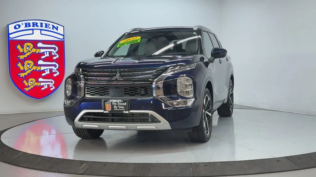 Used 2022  Mitsubishi SEL image 9