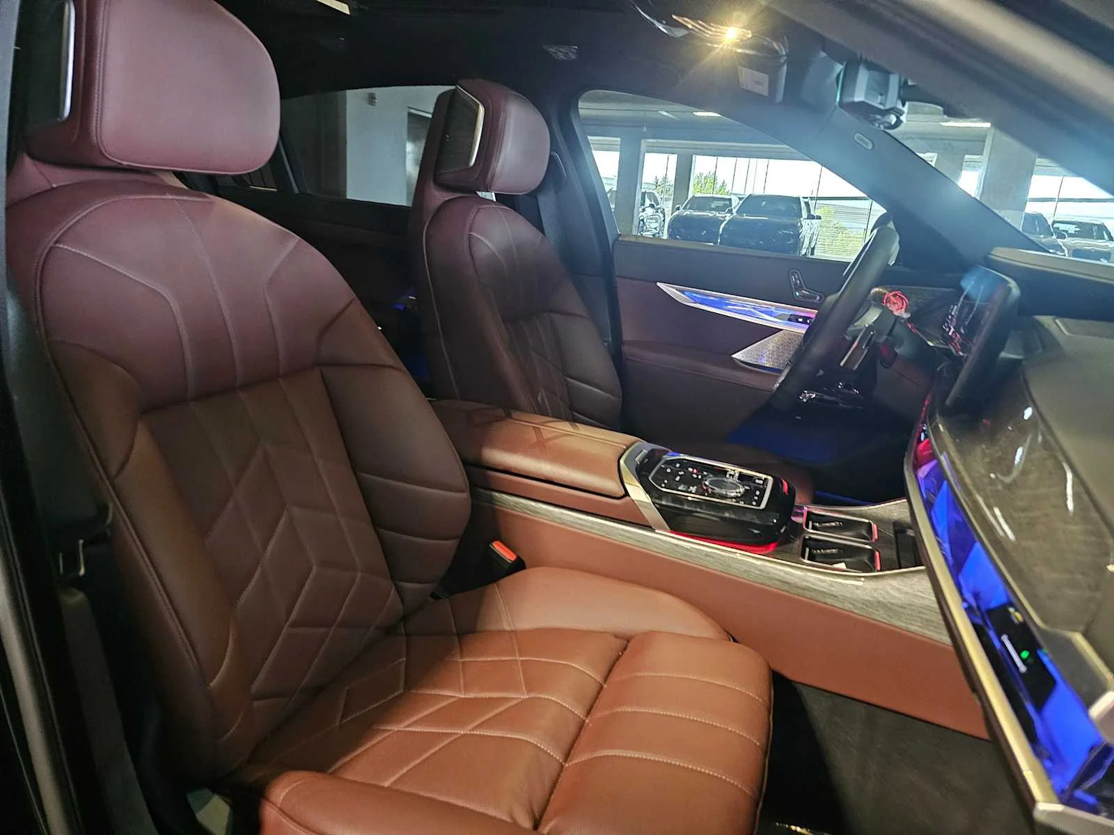 Used 2025 Black Sapphire Metallic BMW 760i xDrive image 32